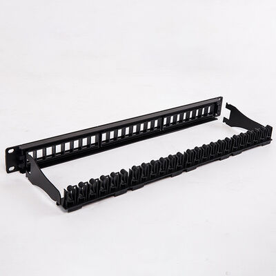 Prese trapezoidali nere dello spazio in bianco RJ45 del porto CAT6 del quadro d'interconnessione di UTP 1U 24