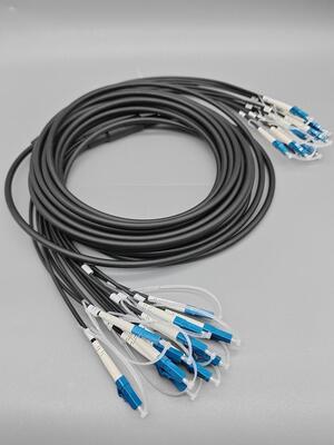 Cavo patch in fibra corazzata pre-terminato personalizzato 6 12 24 fibre connettore LC SC cavo esterno monomodale OS2 da 5,0 mm nero